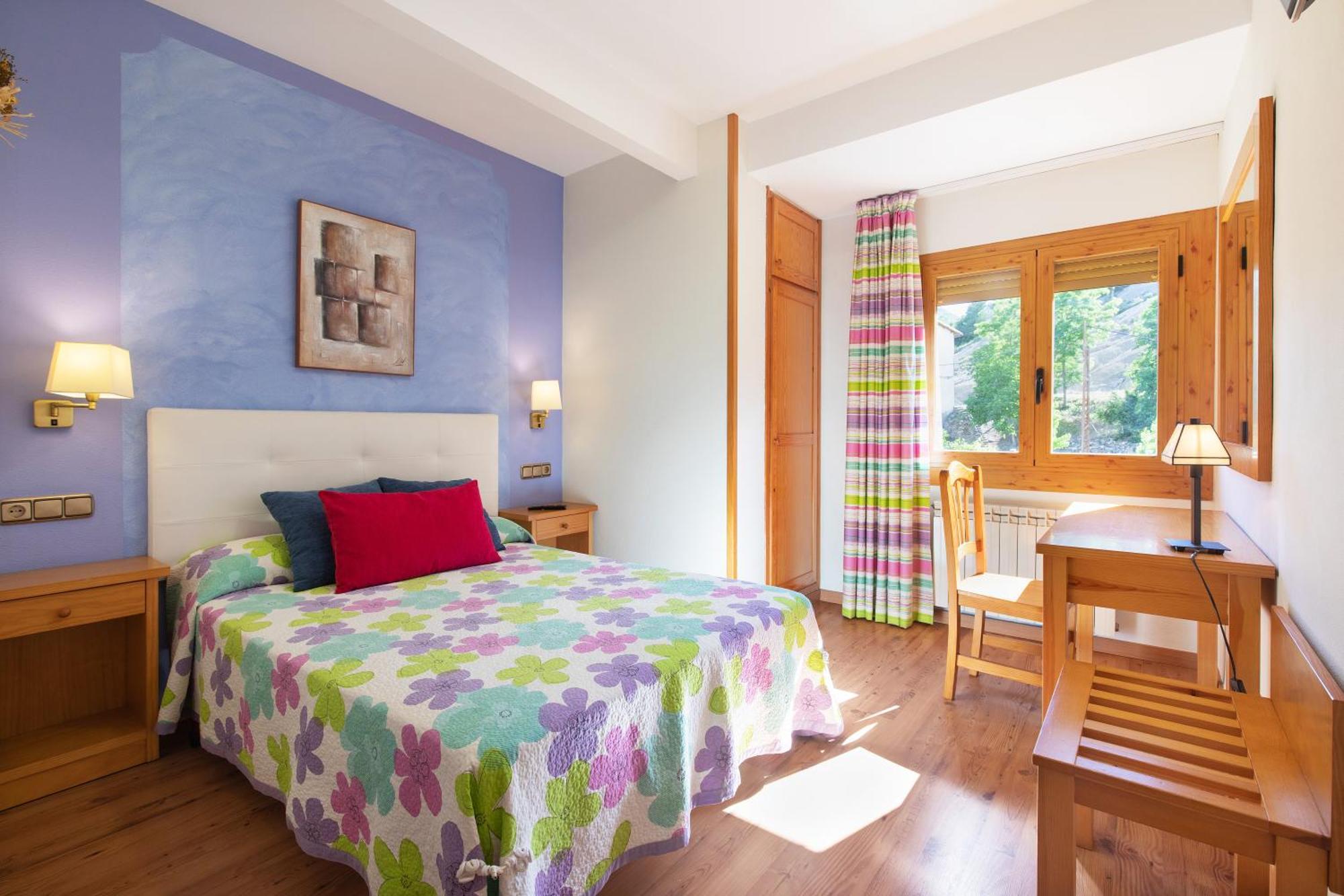 Hotel Cinca Escalona Екстериор снимка